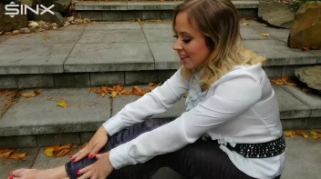 Blonde Babe Paints Her Nails Screencap 47 on sinx.preview.netperv.com