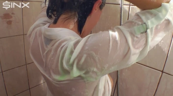 Gorgeous Big Tits Brunette Shower Fun Screencap 66 on sinx.preview.netperv.com