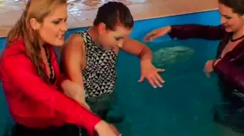 Splish Splash Eurobaabe Fun Screencap 27 on sinx.preview.netperv.com