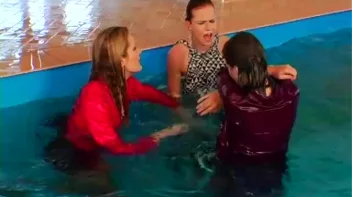 Splish Splash Eurobaabe Fun Screencap 58 on sinx.preview.netperv.com