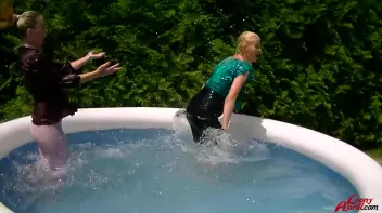 Leony vs. Kate: Wetlook Catfight! Screencap 10 on sinx.preview.netperv.com