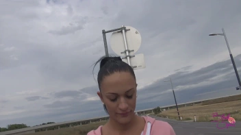 Mit vollgespritzem Gesicht zur U - Bahn Screencap 29 on sinx.preview.netperv.com