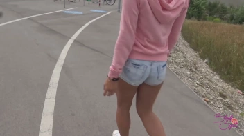 Mit vollgespritzem Gesicht zur U - Bahn Screencap 31 on sinx.preview.netperv.com