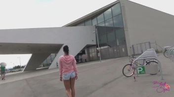 Mit vollgespritzem Gesicht zur U - Bahn Screencap 32 on sinx.preview.netperv.com