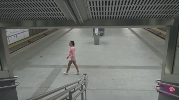 Mit vollgespritzem Gesicht zur U - Bahn Screencap 44 on sinx.preview.netperv.com