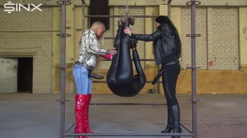 Von 2 Herrinen im hängen durchgefickt Screencap 1 on sinx.preview.netperv.com