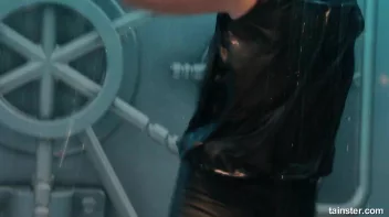 Amateur girls getting wild and wet Screencap 22 on sinx.preview.netperv.com