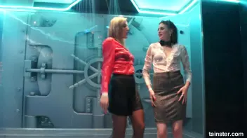 Amateur girls getting wild and wet Screencap 28 on sinx.preview.netperv.com