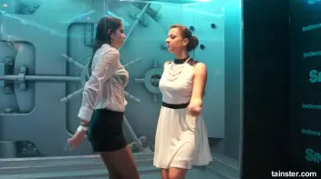 Amateur girls getting wild and wet Screencap 3 on sinx.preview.netperv.com