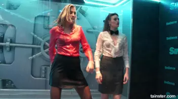 Amateur girls getting wild and wet Screencap 33 on sinx.preview.netperv.com