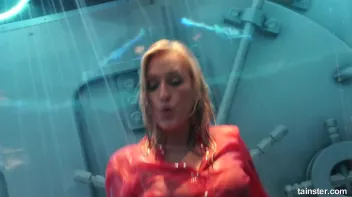 Amateur girls getting wild and wet Screencap 35 on sinx.preview.netperv.com