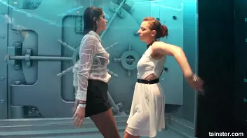 Amateur girls getting wild and wet Screencap 4 on sinx.preview.netperv.com