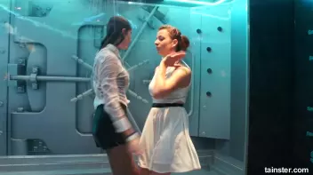 Amateur girls getting wild and wet Screencap 5 on sinx.preview.netperv.com