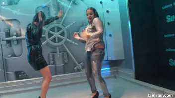 Amateur girls getting wild and wet Screencap 53 on sinx.preview.netperv.com