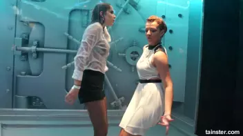 Amateur girls getting wild and wet Screencap 6 on sinx.preview.netperv.com