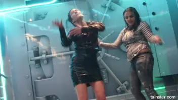 Amateur girls getting wild and wet Screencap 62 on sinx.preview.netperv.com