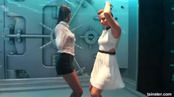 Amateur girls getting wild and wet Screencap 7 on sinx.preview.netperv.com