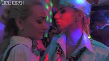 Oil Me Up And Stick It In!  Blonde Beauties Fist Fuck In Style! Screencap 4 on sinx.preview.netperv.com