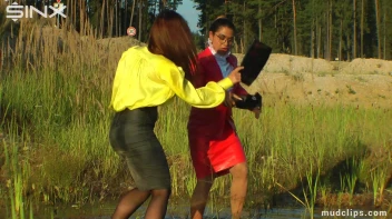 Mud Wrestling Cuties Water War Screencap 18 on sinx.preview.netperv.com