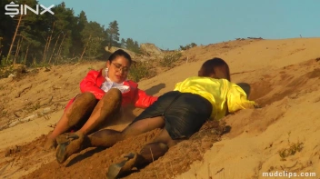 Mud Wrestling Cuties Water War Screencap 33 on sinx.preview.netperv.com