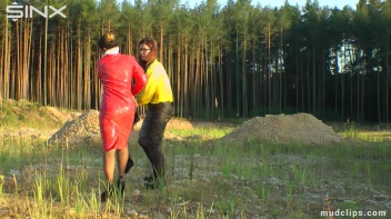 Mud Wrestling Cuties Water War Screencap 48 on sinx.preview.netperv.com