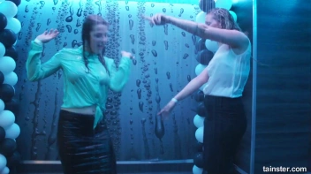 Soaked and Saucy! Screencap 55 on sinx.preview.netperv.com