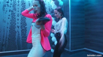 Soaked and Saucy! Screencap 69 on sinx.preview.netperv.com