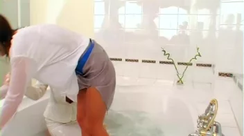 Everyone Wins In A Wet Fight Screencap 31 on sinx.preview.netperv.com