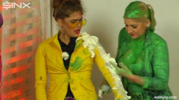 Cream Covered Cuties Look Good Enough To Eat! Screencap 7 on sinx.preview.netperv.com