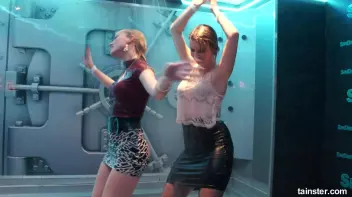 Gorgeous girls party hard under the shower Screencap 48 on sinx.preview.netperv.com