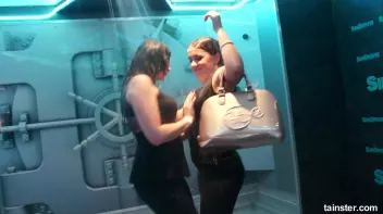 Gorgeous girls party hard under the shower Screencap 51 on sinx.preview.netperv.com