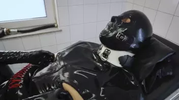 Gummiklinik 1 Screencap 2 on sinx.preview.netperv.com