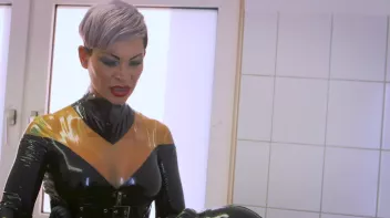 Gummiklinik 1 Screencap 31 on sinx.preview.netperv.com