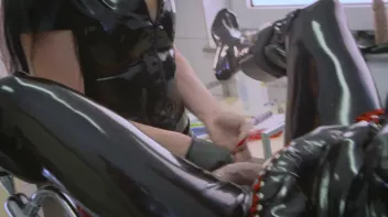 Gummiklinik 1 Screencap 42 on sinx.preview.netperv.com