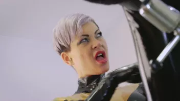 Gummiklinik 1 Screencap 47 on sinx.preview.netperv.com