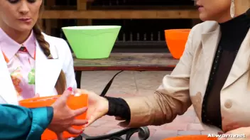 Sloppy Shopping With Gina Screencap 35 on sinx.preview.netperv.com