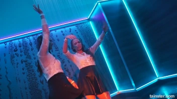 A Splash Of Sexiness! Screencap 2 on sinx.preview.netperv.com