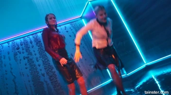 A Splash Of Sexiness! Screencap 38 on sinx.preview.netperv.com