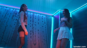 A Splash Of Sexiness! Screencap 44 on sinx.preview.netperv.com