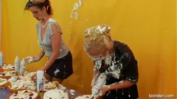 Pie Fight! Screencap 22 on sinx.preview.netperv.com