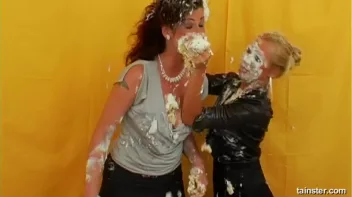Pie Fight! Screencap 25 on sinx.preview.netperv.com