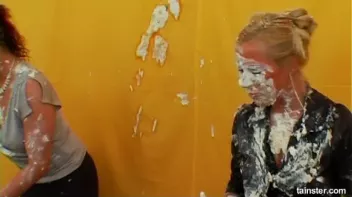 Pie Fight! Screencap 27 on sinx.preview.netperv.com