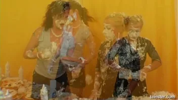 Pie Fight! Screencap 30 on sinx.preview.netperv.com