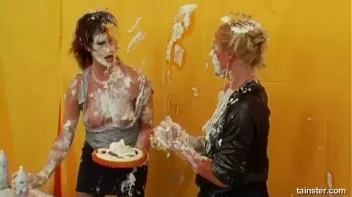 Pie Fight! Screencap 39 on sinx.preview.netperv.com