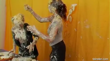 Pie Fight! Screencap 52 on sinx.preview.netperv.com