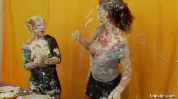 Pie Fight! Screencap 53 on sinx.preview.netperv.com