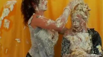 Pie Fight! Screencap 58 on sinx.preview.netperv.com