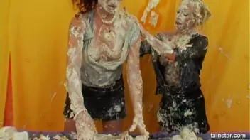 Pie Fight! Screencap 61 on sinx.preview.netperv.com