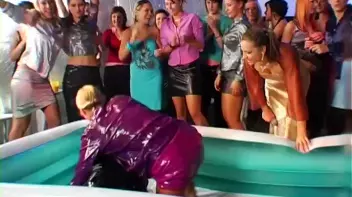 Head To Head In The Oil Pit Screencap 20 on sinx.preview.netperv.com