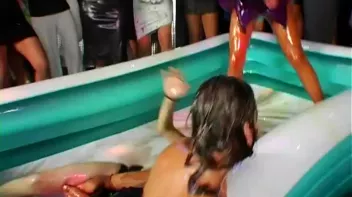 Head To Head In The Oil Pit Screencap 40 on sinx.preview.netperv.com